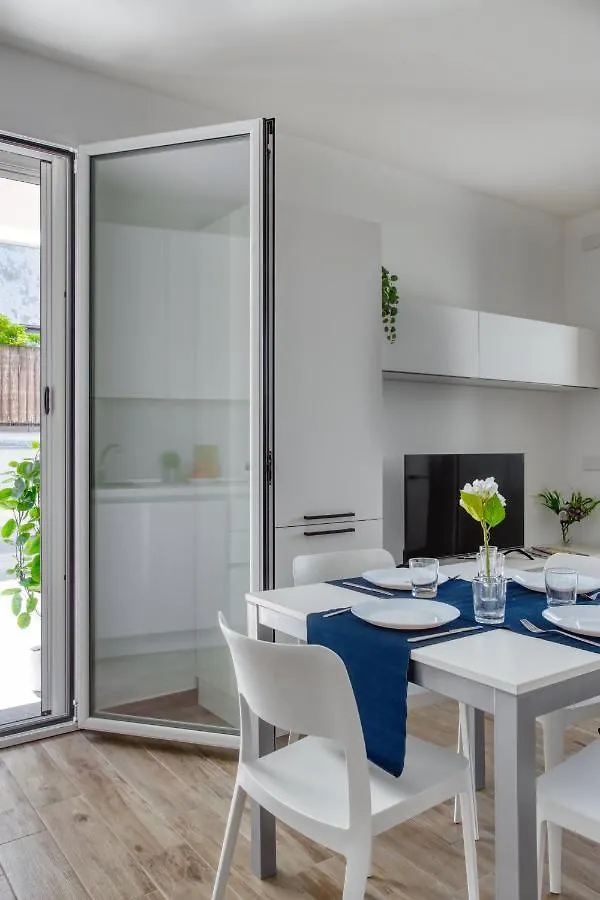 Just Urban Stays - Apartment With 90Sqm Terrace - Solari Milano 0*,  İtalya