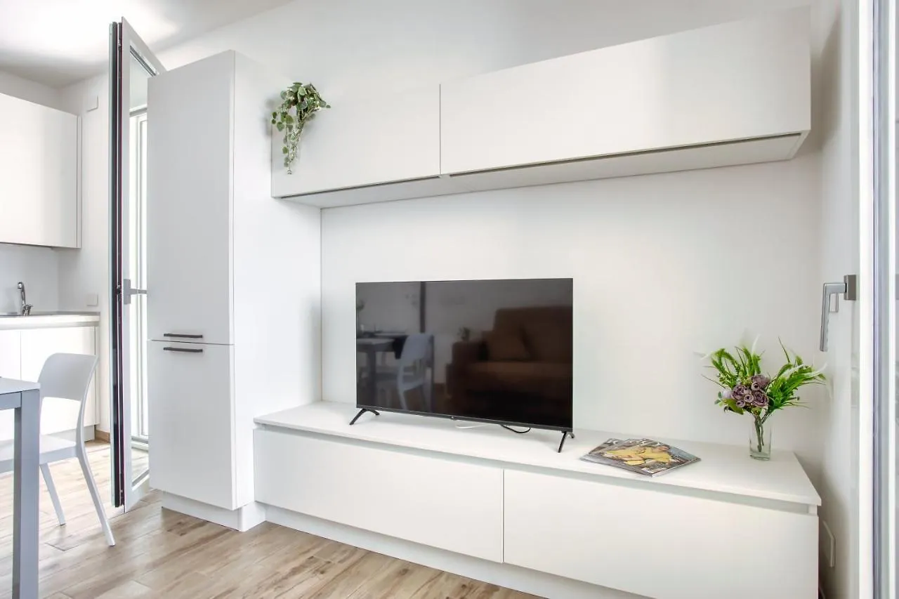 Just Urban Stays - Apartment With 90Sqm Terrace - Solari Milano 0*,  İtalya